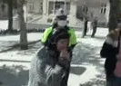 Sokağa çıkmaya hazırlanan yaşlı kadının cüzdanını çaldılar!