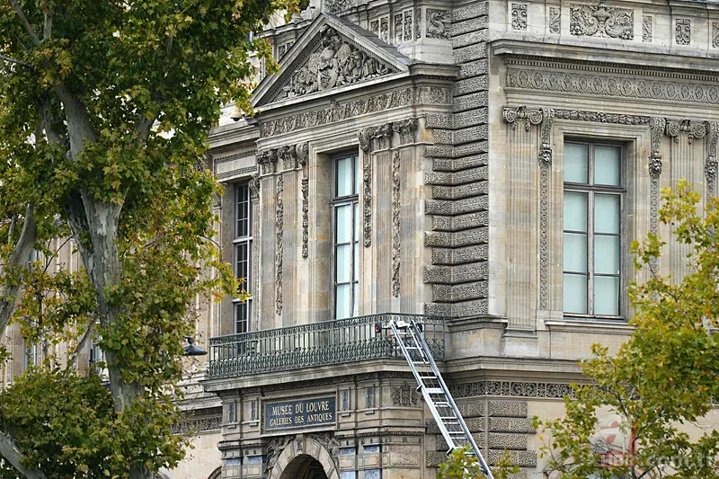 Louvre Müzesi'ni soyan hırsız ünlü çıktı! 11