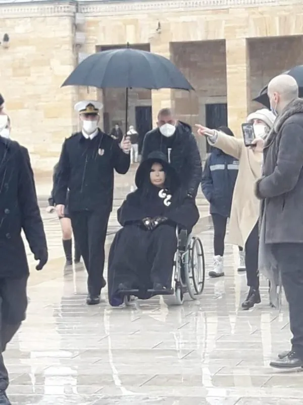 1642063427691.jpg Son dakika: Bülent Ersoy'un o fotoğrafı tepki çekmişti! Milli Savunma Bakanlığı harekete geçti - 1