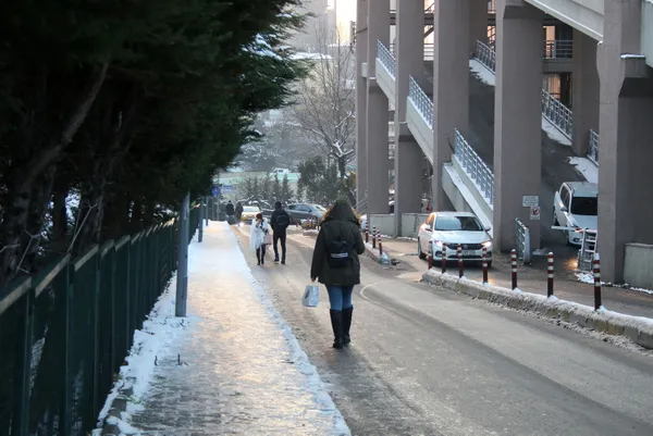 istanbula-kar-geri-geliyor-sicaklik-dusecek-kar-alarmi-verildi-1611574203415.jpg İstanbul'a kar geri geliyor! Sıcaklık düşecek | Kar alarmı verildi - 2