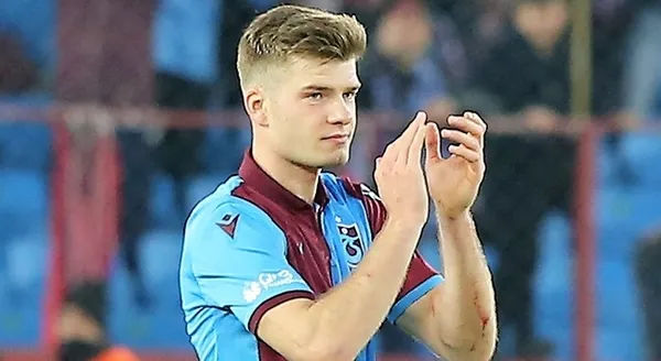 trabzonspor-yeni-sezonun-ilk-transferlerini-yapti-iki-yildiz-isim-imzaya-gelecek-1621110071680.jpg Trabzonspor yeni sezonun ilk transferlerini yaptı! İki yıldız isim imzaya gelecek - 5