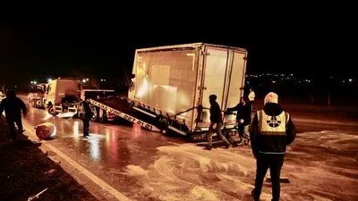 Kontrolden çıkan kamyonet devrildi