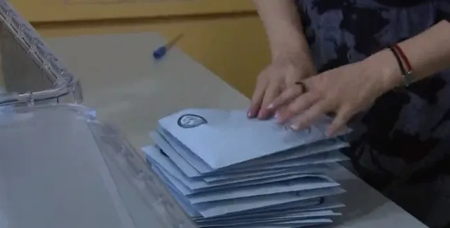 Davutoğlu hakkında bomba iddia: Seçimleri kaybedince kutlama yaptı! Davutoğlu ve ekibi neyi kutladı?