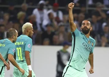 Arda Turan’ı yere göre sığdıramıyorlar!