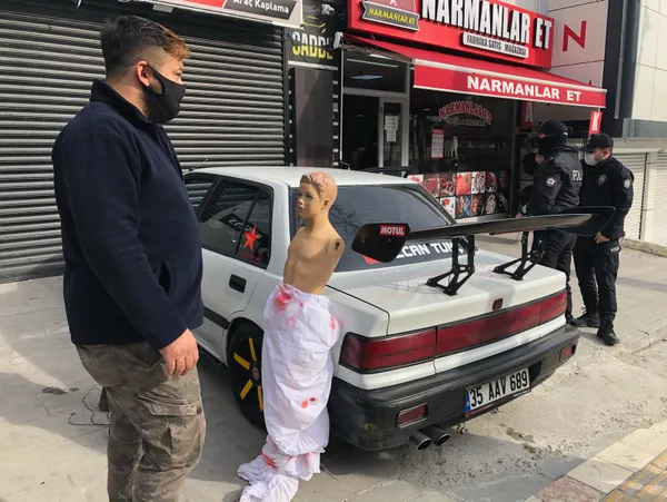 bu-arabayi-goren-polisi-ariyor-kanli-kefenli-arac-polisi-alarma-gecirdi-1611418155467.jpg
