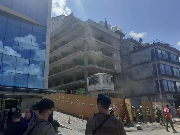 Son dakika: Beyoğlu'nda inşaatta yangın: 5 işçi yaralandı - 2