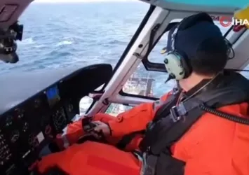 Arjantin’de korku dolu anlar! Denizin ortasında kalp krizi geçiren balıkçı helikopterle kurtarıldı