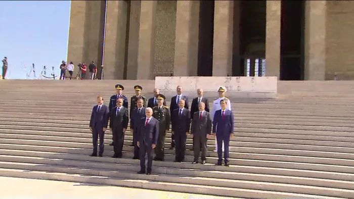 Başbakan Yıldırım, Yüksek Askeri Şura üyeleri ile Anıtkabir'i ziyaret etti - 1