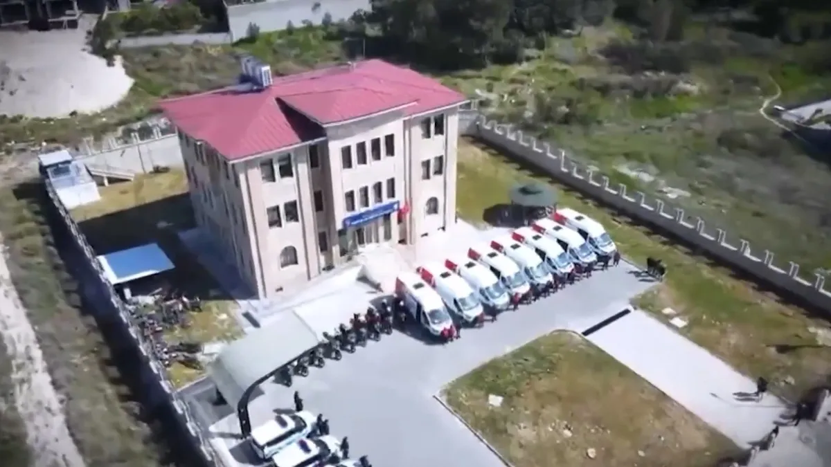 28 ilde eş zamanlı denetim: 87 düzensiz göçmen geri gönderme merkezlerine sevk edildi