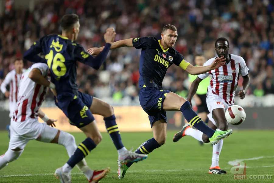 Fenerbahçe'de büyük kriz! Yıldız isimler kazan kaldırdı: İsmail Kartal varsa biz yokuz 9