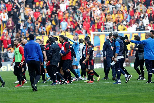 Kayserispor - Fatih Karagümrük: 2-1 Kayserispor 4 hafta sonra kazandı