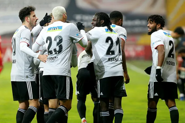 Zirvenin yeni sahibi Beşiktaş! Kartal Kayseri deplasmanında güldü