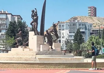 CHP'li Soyer heykel belediyeciliğinde çığır açtı! Heykelmatik görev başında