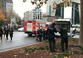 Ankara'da otobüs yayalara çarptı
