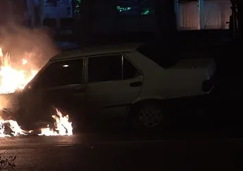 Yozgat'ta yangın paniği! Araç alevlere teslim oldu