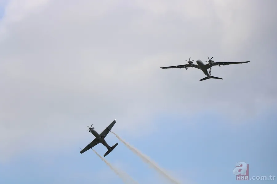 HÜRKUŞ ile Akıncı kol uçuşu yaptı! Selçuk Bayraktar'dan havacılık tarihinde bir ilk 9