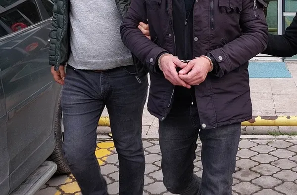 Fondaş medyanın ’uyuşturucu’ tezgahı: ’AK Parti ve MHP’li başkanın yeğeni’ dedikleri CHP’li isimlerin akrabası çıktı