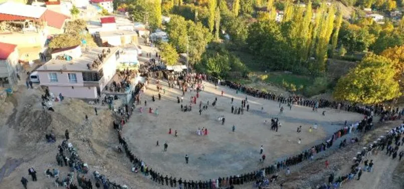 Şırnak’ta 5 bin kişilik aşiret düğünü! Kiloyla altın taktılar