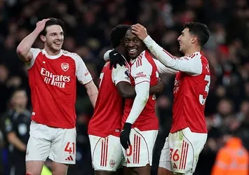 Londra derbisinde Arsenal şov yaptı! Eze’den hat-trick resitali