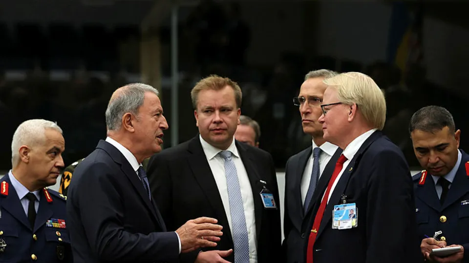 Brüksel’deki NATO Zirvesinde Bakan Hulusi Akar ile NATO Genel Sekreteri Stoltenberg arasında kritik görüşme