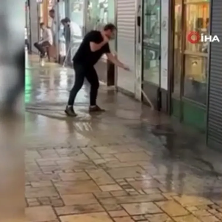 Tarihi Kapalıçarşı’yı su bastı! Esnafın zor anları