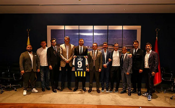 Fenerbahçe Edin Dzeko'yu resmen renklerine bağladı - 7