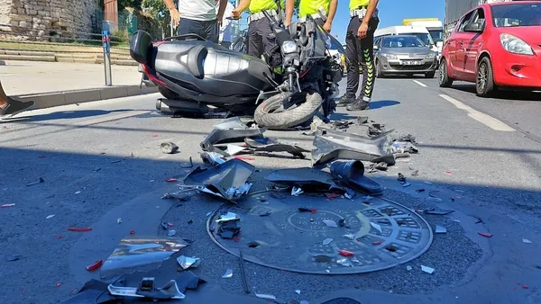 fatihte-park-halinde-araca-carpan-motosikletli-yaralandi-1659016827192.jpg Fatih'te park halinde araca çarpan motosikletli yaralandı - 2