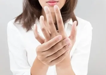 Parmak çıtlatmak gerçekten zararlı mı? Bilim insanları son noktayı koydu