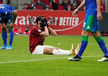 Hakan Çalhanoğlu'na büyük şok! Milan dağıldı