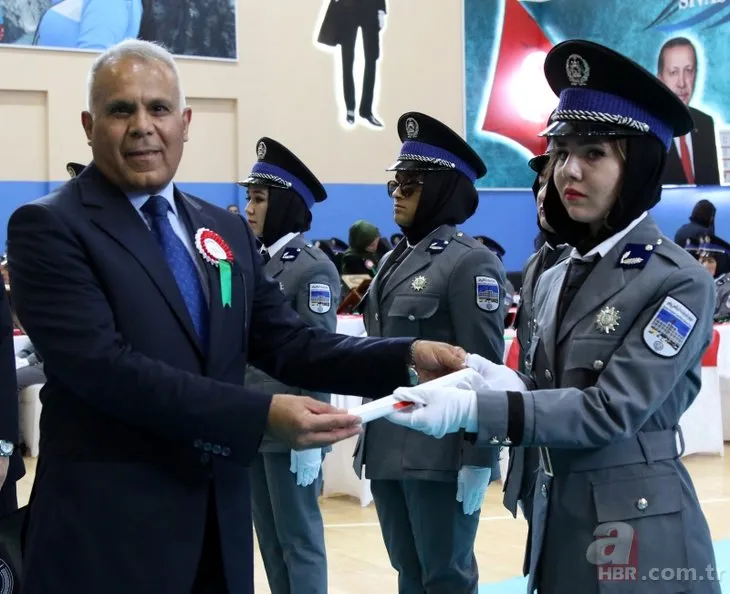 Afgan polisler Sivas’ta Kur’an’a el basıp mezun oldu