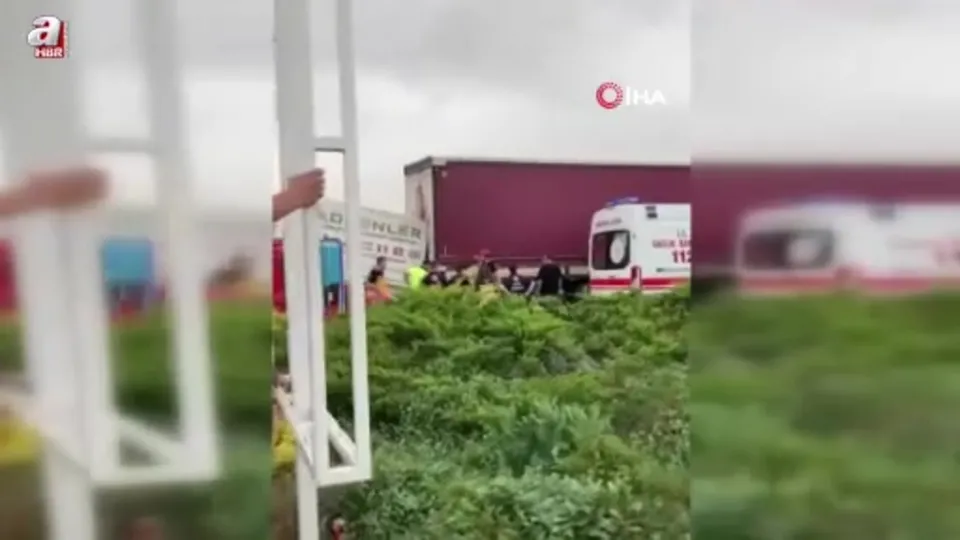 Sıkışan sürücüyü ekipler kurtardı