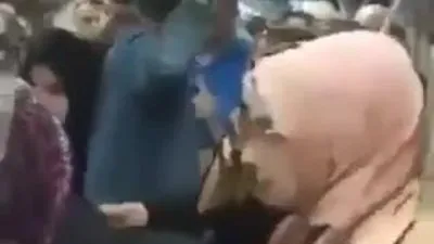Metroda başörtülü kadına alçak saldırı