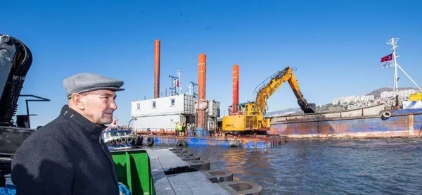 CHP’li Tunç Soyer bir kez daha sınıfta kaldı! Denizanası istilasının nedeni arıtma tesisi...