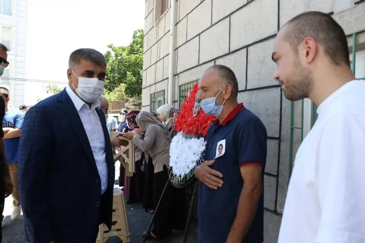 Bayramın ilk günü Karabük'ten kahreden görüntü! Eşini kendi elleriyle mezara koydu