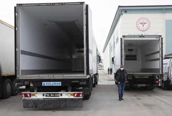 Son dakika: Türkiye’deki koronavirüs aşılarında flaş gelişme! CoronaVac aşılarının sevkiyat TIR’ları böyle görüntülendi