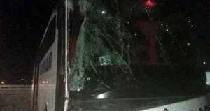 Feci kaza! Kamyon ve yolcu otobüsü çarpıştı