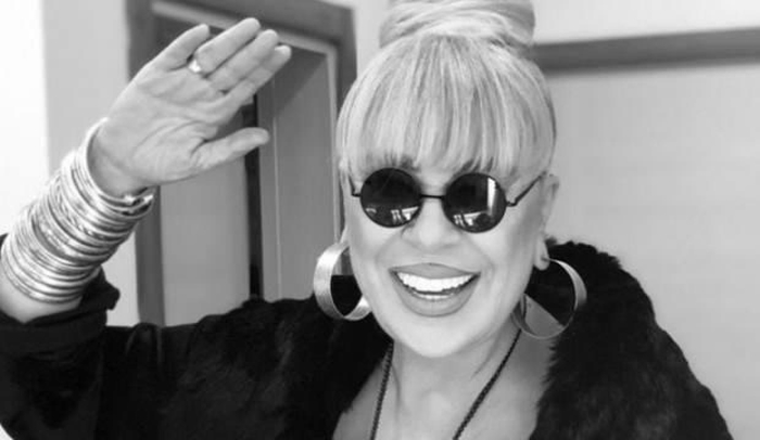 Ünlü şarkıcı Zerrin Özer’den kötü haber! Hastaneye kaldırıldı