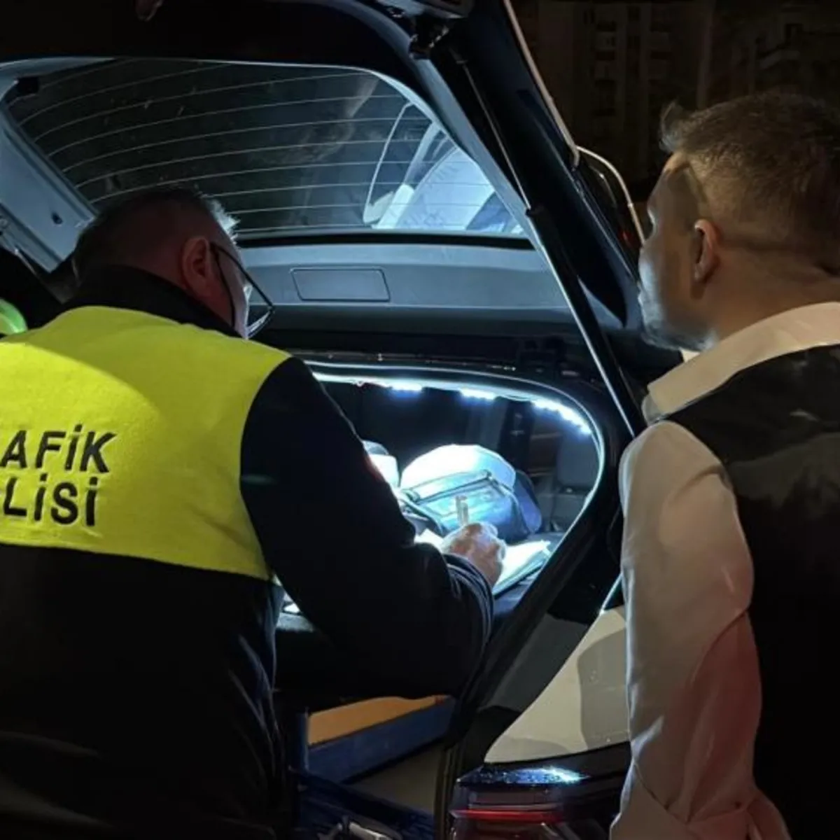 Kayseri'de aracıyla yolun ortasına çıktı: Ekiplere teşekkür edip zorluk çıkardı