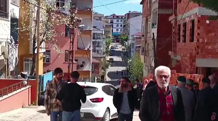 sancaktepede-aile-katliami-evde-uyuyan-ailesine-kursun-yagdirdi-ardindan-kendini-1712419554580.jpeg Sancaktepe'de aile katliamı! Evde uyuyan ailesine kurşun yağdırdı: Ardından kendini... - 4