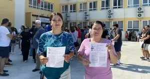 Annesiyle aynı okulda sınava girdi
