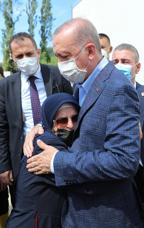Son dakika: Başkan Erdoğan sel felaketinin yaşandığı Kastamonu'da! 3 il afet bölgesi ilan edildi! Yıkılan evler yeniden yapılacak - 13