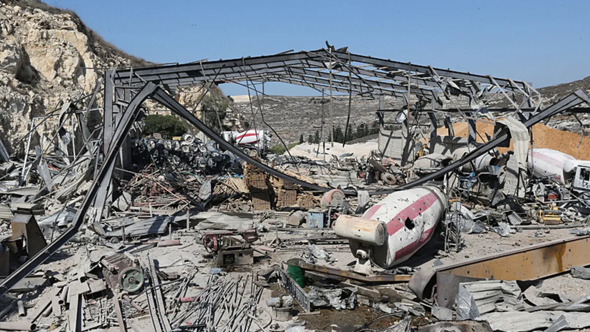 İşgalci İsrail'den Lübnan'ın güneyine saldırı