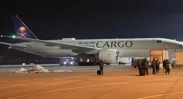 Suudi Arabistan depremzedeler için 14’üncü yardım uçağını yolladı