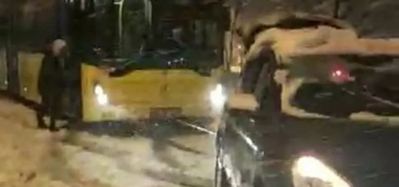 Yolda kalan İETT aracının imdadına halk yetişti