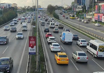 İstanbul'daki trafik çilesine yarım mesai de çare olmadı