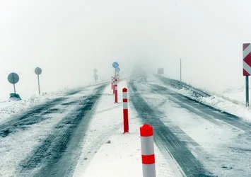 Sabah uyanınca her yer bembeyaz olacak ⛄ Lapa lapa kar yağacak ❄ Meteoroloji'den 18 ile turuncu ve sarı kodlu uyarı