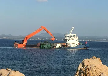 Son dakika: Ege'de bir Türk gemisi su alıyor