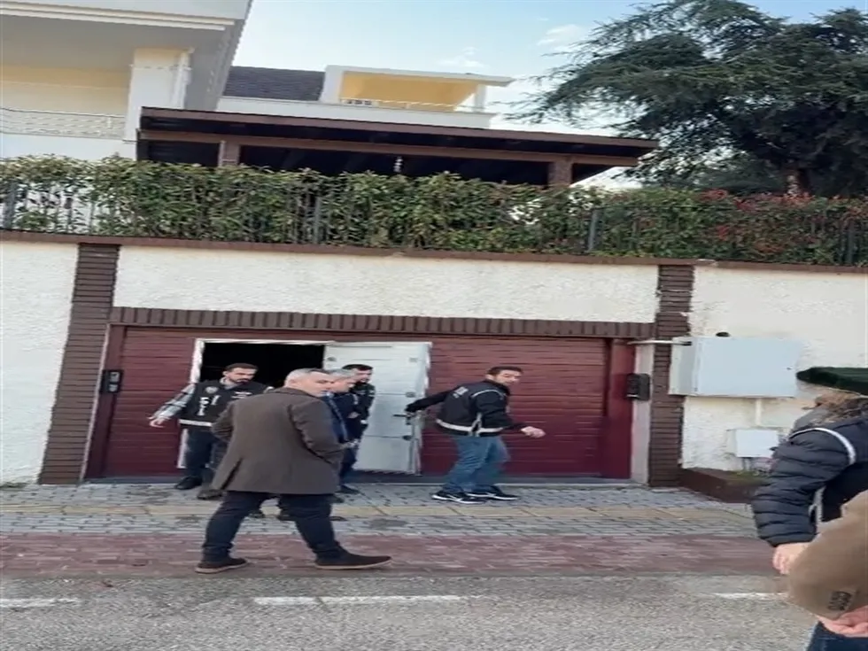 Mustafa Bozbey "alakam yok" demişti! Tapular yatak odasından çıktı - 3