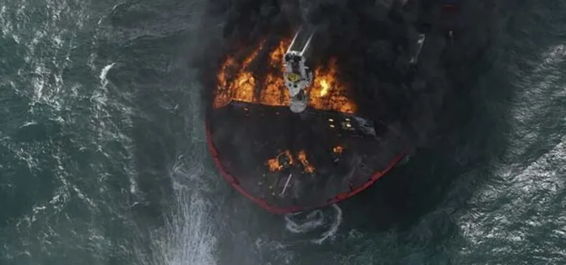 Dünya basını servis edilen bu fotoğrafları konuşuyor! Köylüler toplamak için sıraya girdi