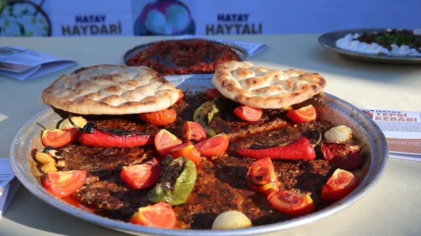 sofralarin-yeni-gozdeleri-hataydan-tescilli-7-lezzet-aciklandi-1776890178274.jpg Tepsi Kebabı (AA)